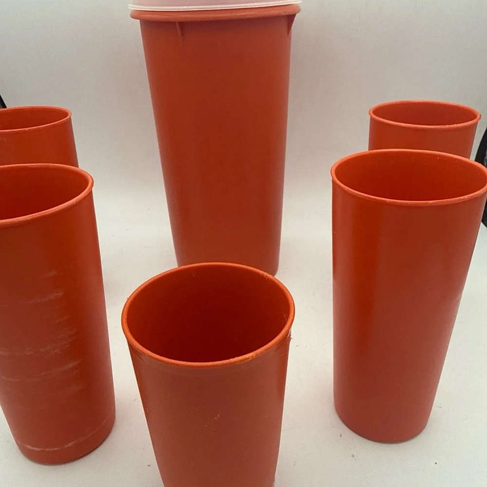 VTG Tupperware Harvest Orange Beverage Container And 5 stackable Tumblers Cups